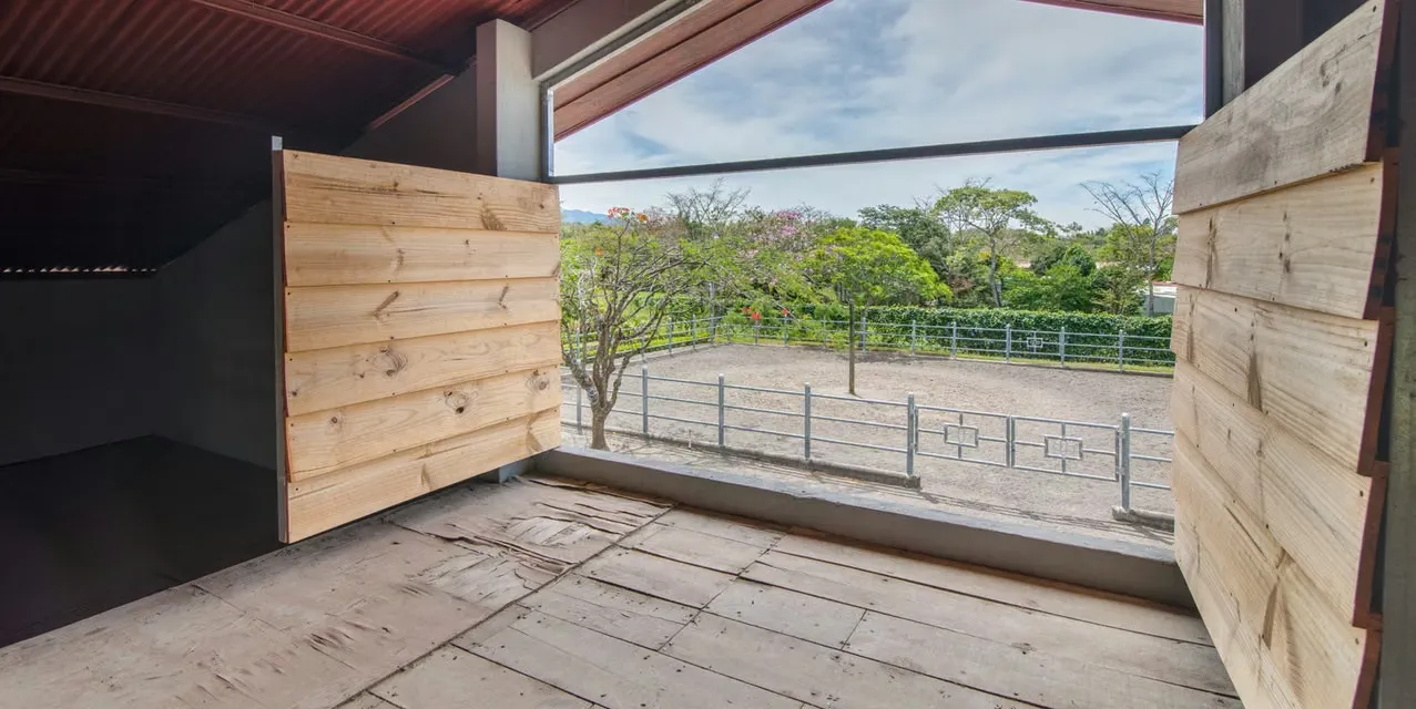Dúo Equestrian Farm in La Garita. Location: La Garita, Alajuela. 2 bedrooms | 2 bathrooms | 9654 m² lot. Features: Cross-ventilation, Natural light, A/C Splits. Exterior: Green / ..., photo 3