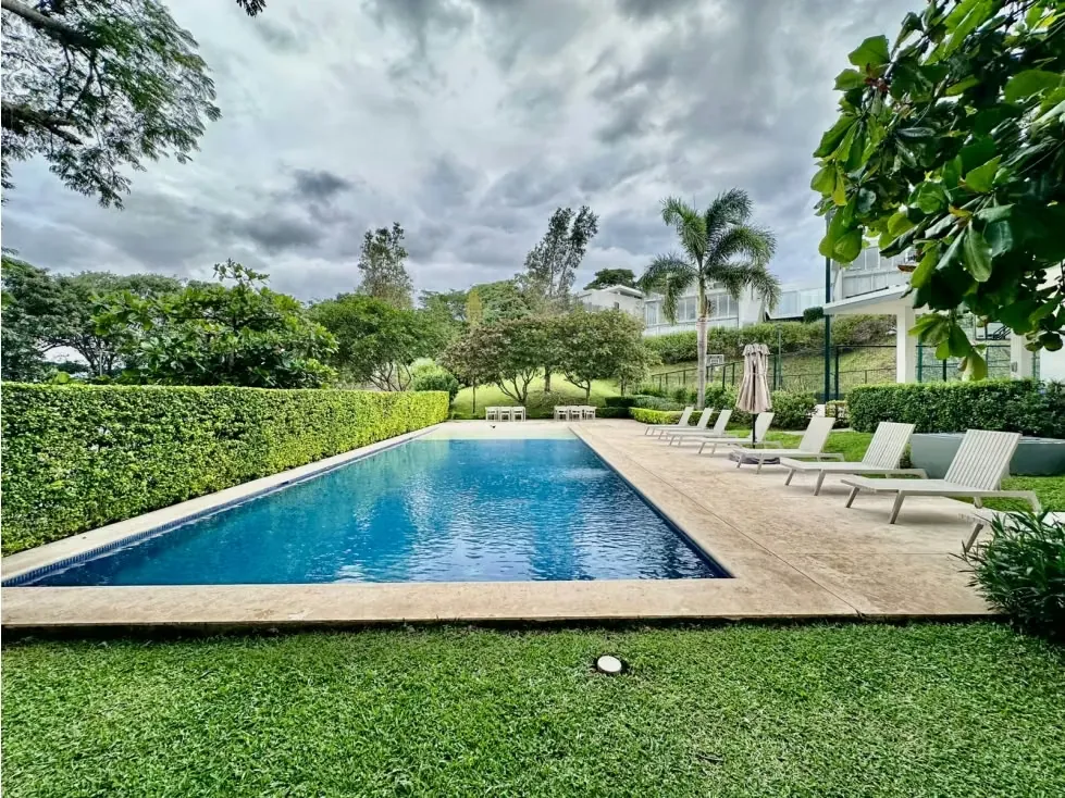 MODERNO 187M2 CON 2 TERRAZAS VISTAS PANORAMICAS RODEADO DE VEGETACION ESCAZU