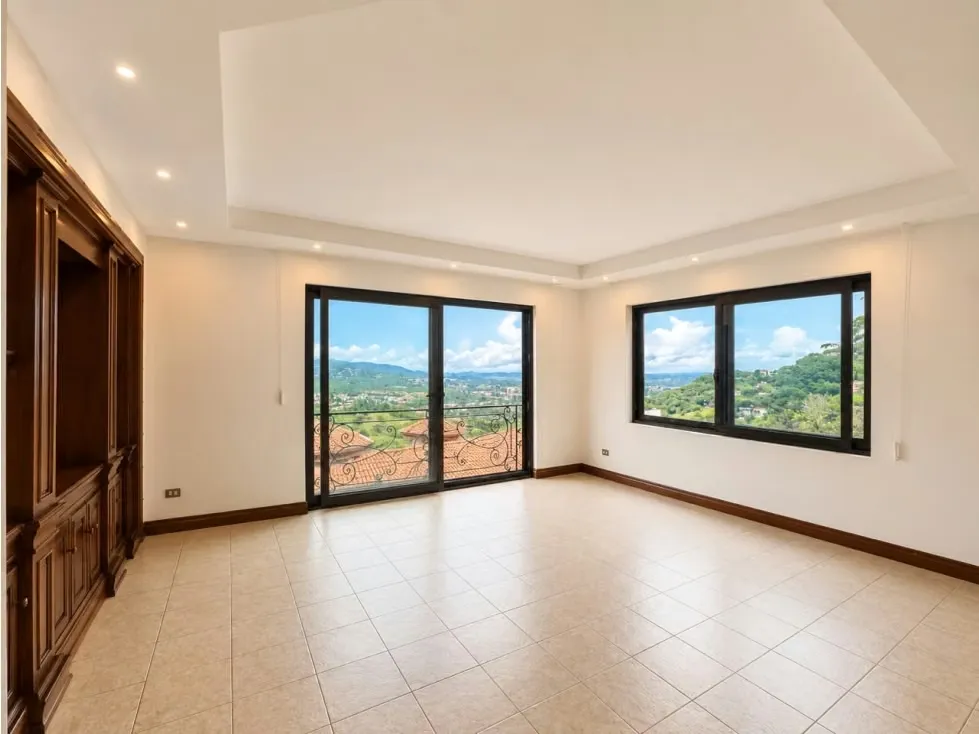 Descubre la comodidad y el lujo en este hermoso apartameno con vista panorámica ubicada en un condominio exclusivo an oasis de la Ruta ...