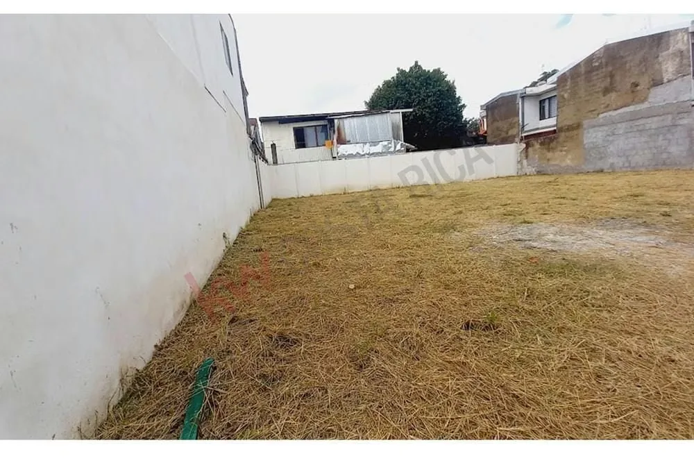Beautiful lot for sale in Barrio Luján, with an excellent location and great potential, as it's in the heart of San José, very close to shops, government offices, hospitals, ... — photo 3