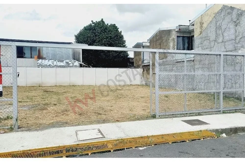 Beautiful lot for sale in Barrio Luján, with an excellent location and great potential, as it's in the heart of San José, very close to shops, government offices, hospitals, ... — photo 5