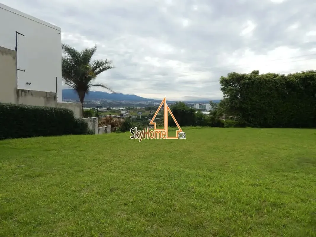 204 /Venta/Lote ideal para desarrollo / Cerca de Distrito 4 / Cerca de 27 Blvd Escazú Guachipelín