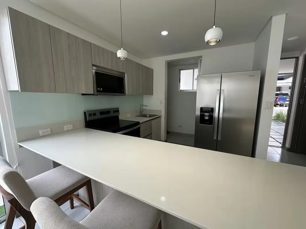 Hermosa casa ubicada en exclusivo condominio con excelentes amenidades y seguridad 24/7.