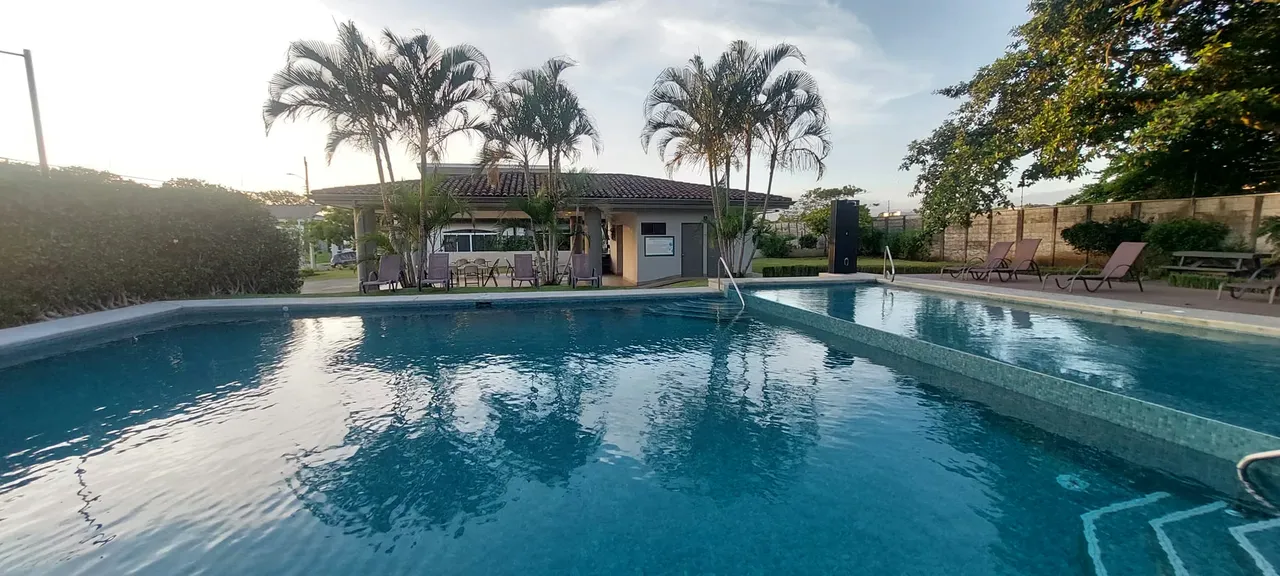 Lote plano en Venta en La Guácima – Ubicación Premium en Condominio