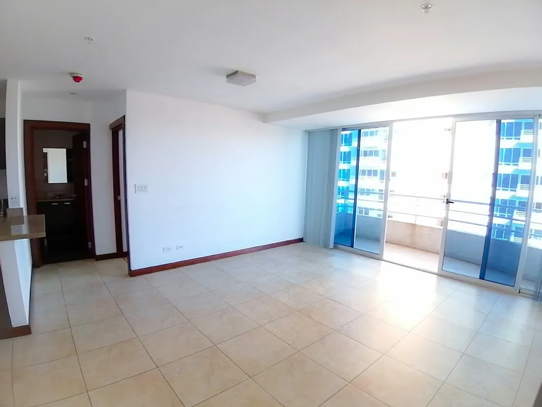 Se vende espectacular apartamento en Torre Paseo Colón, Torre Sur (A), con vista a las montañas del norte de Heredia y a las áreas sociales.