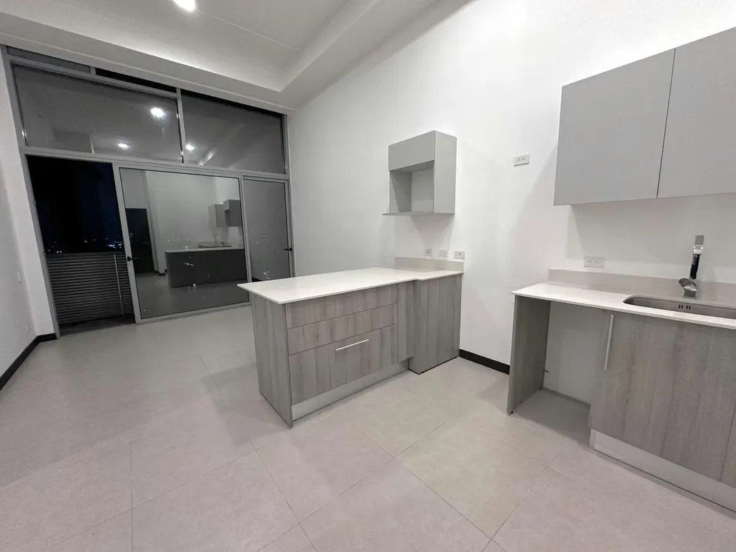 It is sold spectacular apartment in a luxury tower, located in one of the most exclusive and listed areas of Rohrmoser - Nunciatura. A simply beautiful ...