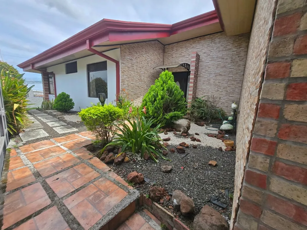 Excellent investment opportunity in one of the most convenient and high-value areas of Heredia.