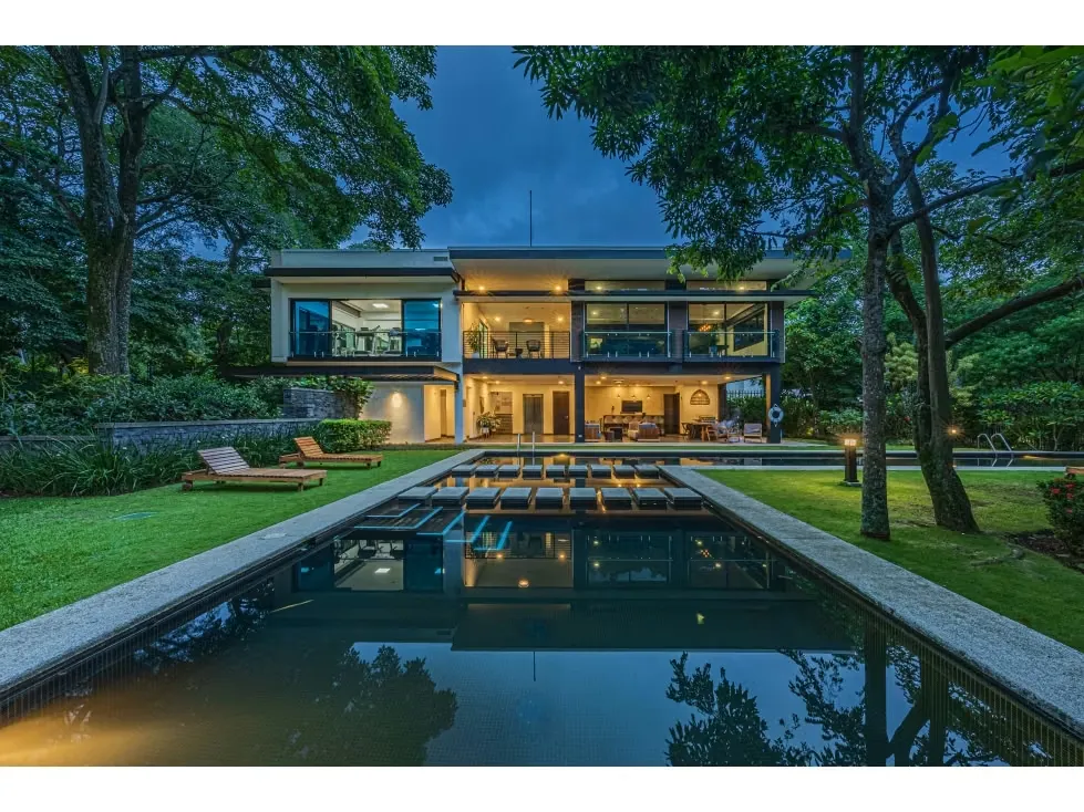 Apartamento de 4 habitaciones en Guachipelín, Escazú.