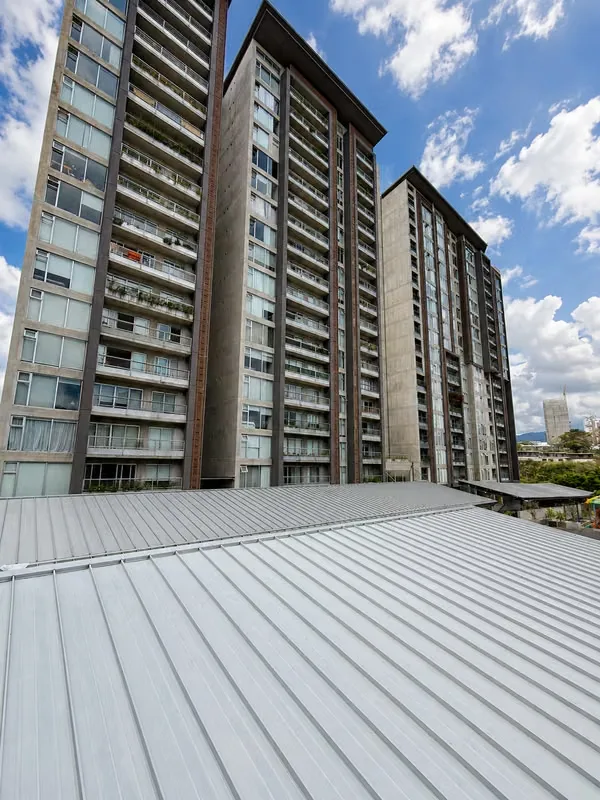 Modern apartment located on the 17th floor, the top floor of the tower, featuring spectacular east-facing views, excellent natural ... — photo 2