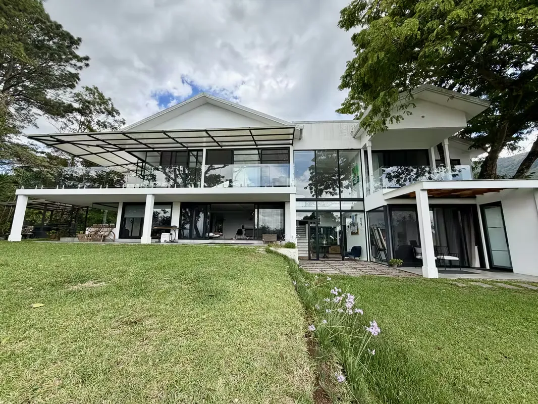 Casa Boutique Montaña Pico Blanco con vistas inigualables, diseño exclusivo y lujo en las alturas