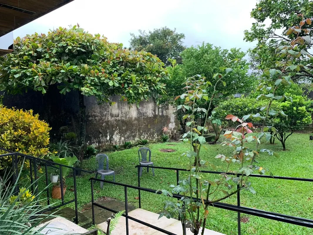 Se vende hermosa casa ubicada en el centro de Curridabat, en una zona estratégica, residencial y con excelente acceso a comercios, supermercados, centros educativos, restaurantes, ...