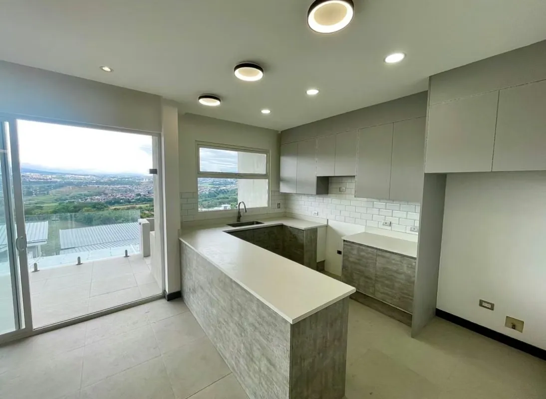 Venta de apartamento en Condominio Escazú