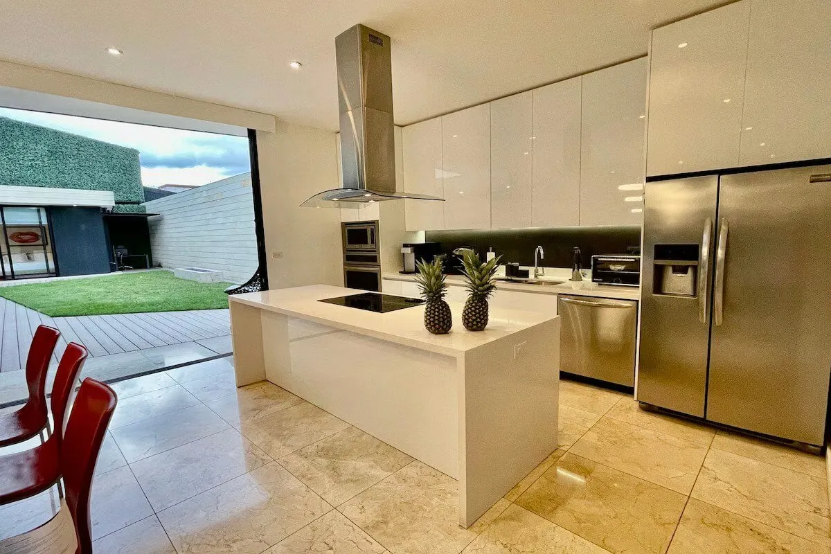 Spacious and modern one-story home located in Lindora, in an excellent residential area with easy access to shops, ...