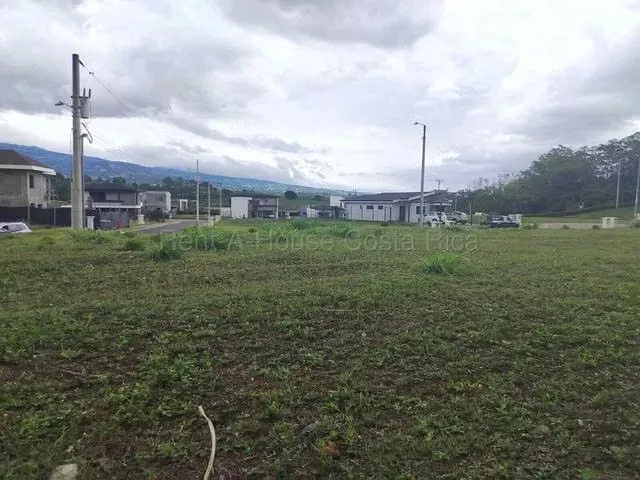 VENTA DE LOTE EN CONDOMINIO MONTEMAR EN CARRIZAL, ALAJUELA. RODEADO DE NATURALEZA Y CLIMA FRESCO.