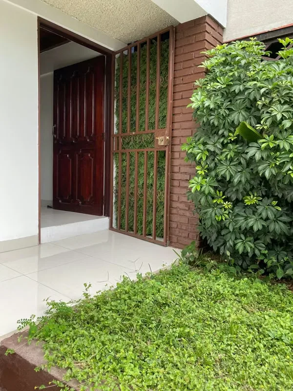 A nice and cozy house with a strategic location close to everything, has 3 rooms, 2 bathrooms, a spacious living and dining space, balcony.