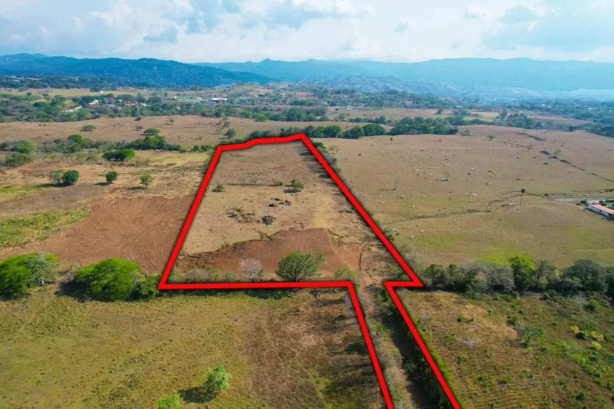 Se vende Terreno para Bodegas Agroindustriales o Predio, Coyol. (FAU)