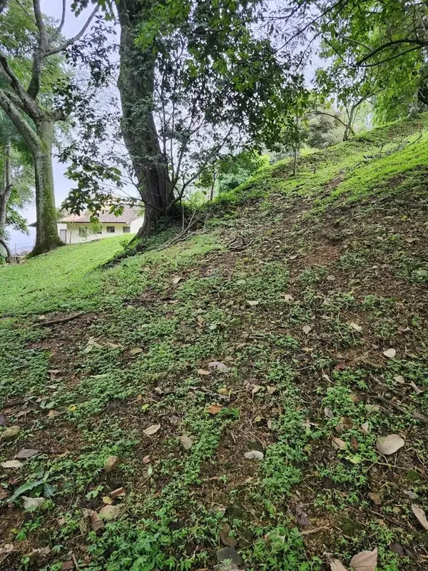 Descubra un majestuoso lote de terreno de 2008.20 m2 en el exclusivo y selecto residencial de Villa Real, ubicado en la privilegiada zona de Santana, San José. Este terreno, anclado ... — photo 3