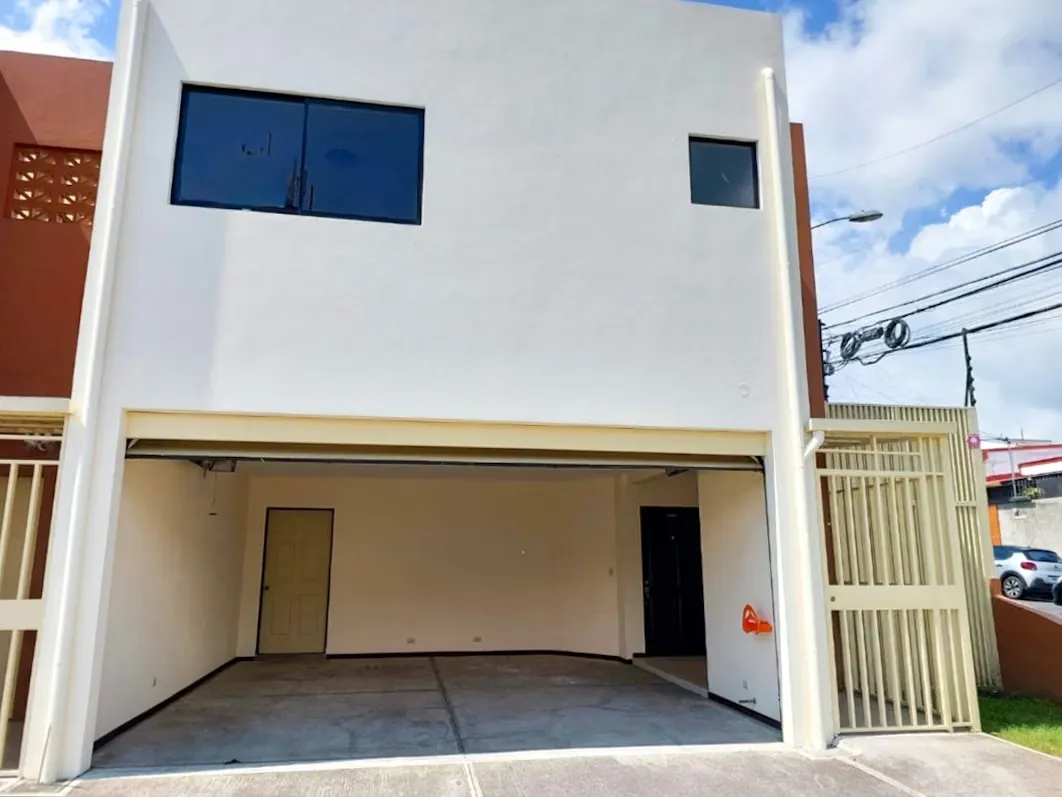 HOUSE FOR RENT IN PAVAS – NEAR SABANA WITH 3 BEDROOMS