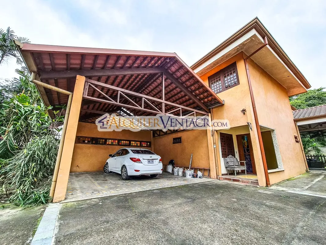 OPORTUNIDAD! PROPIEDAD DE 1.400 M2 CON 2 CASAS EN SAN RAFAEL ESCAZU X COUNTRY CLUB