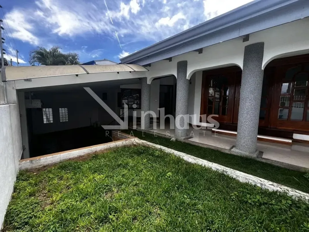id 42536 Hermosa Casa en Guayabos de Curridabat con Uso de Suelo Mixto