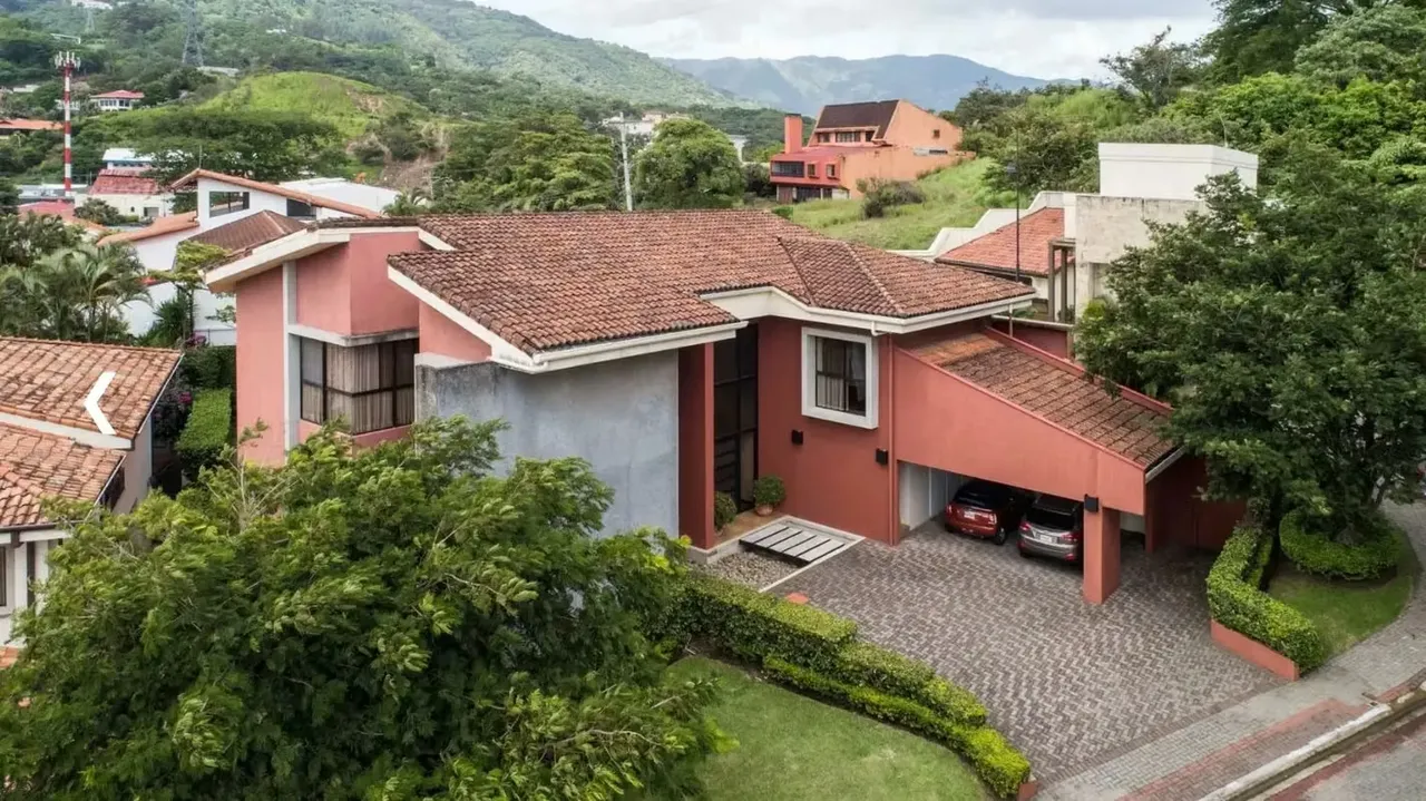 For Rent – Luxury Residence in Alto de Las Palomas, Escazú