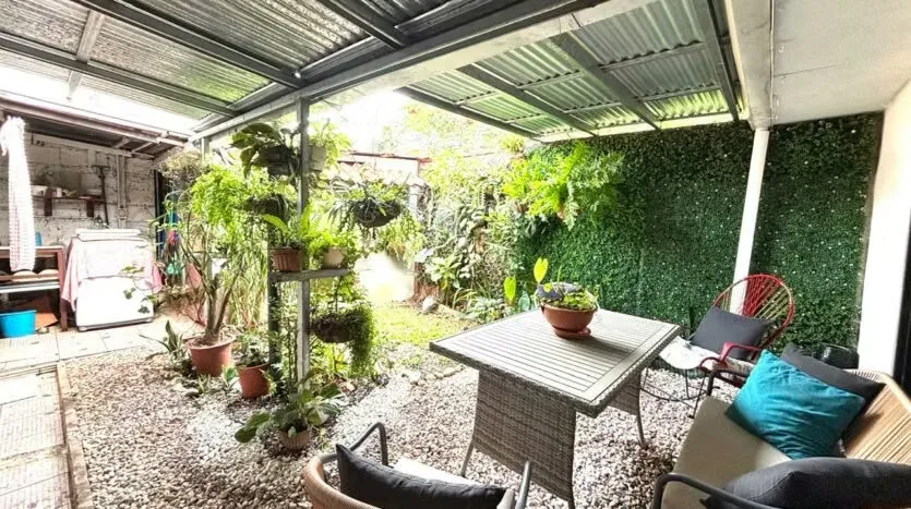 Located in one of the most central and convenient areas of Heredia, this property offers the comfort of living close to everything: just steps from Walmart in San ...