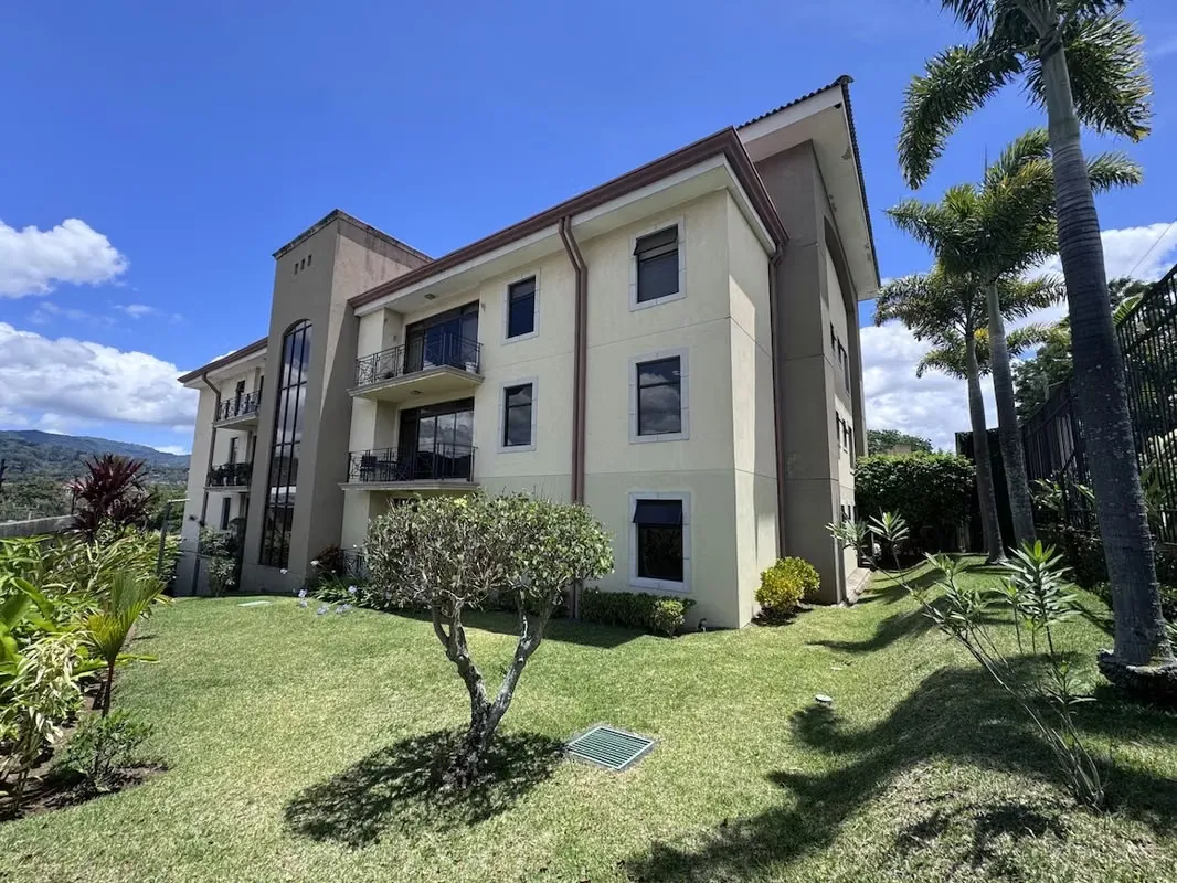 Spacious First-Floor Apartment for Sale in an Extraordinary Location
