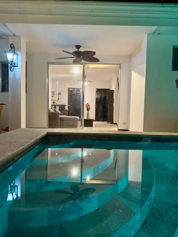 Casa con piscina cercana a playas . Rebajo 5 %.