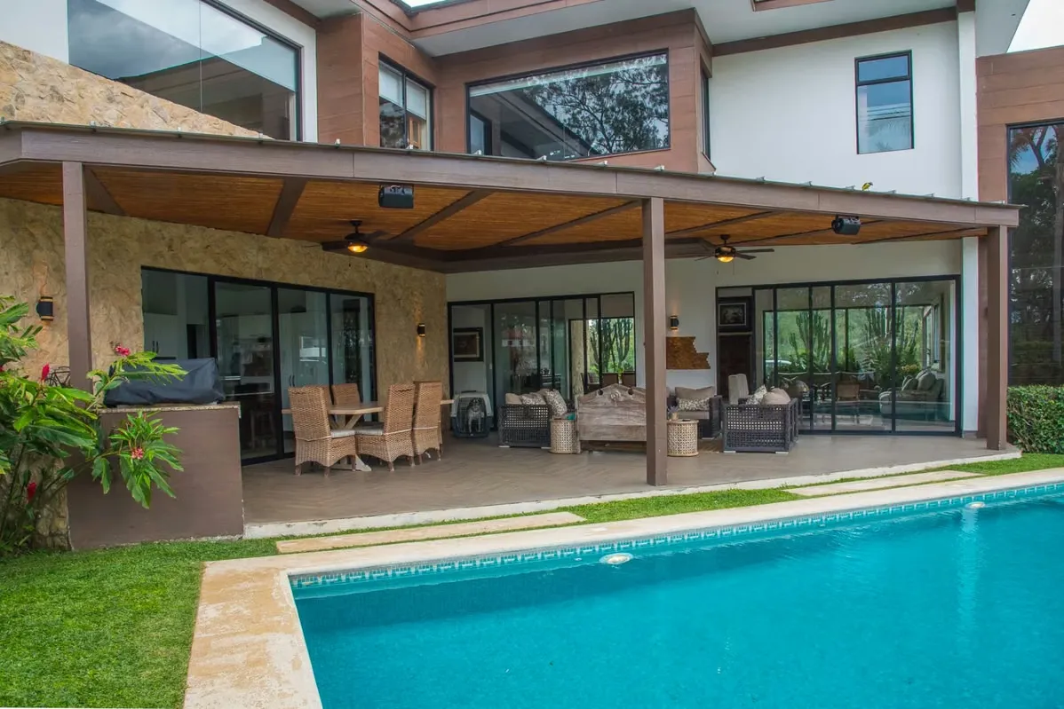 Casa con piscina a la venta en Hacienda Los Reyes, La Guácima