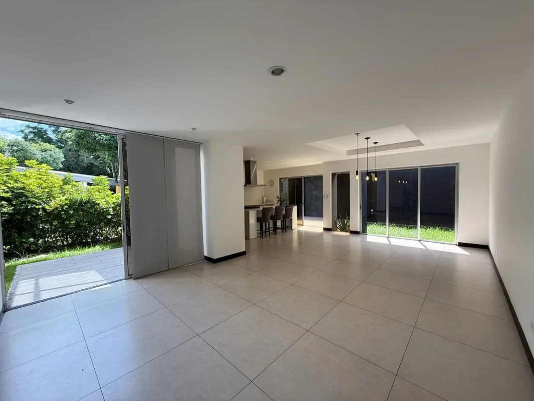MODERN HOUSE FOR SALE IN CONDO ORO REAL