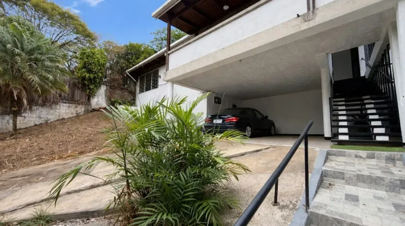 Beautiful House for Sale in a Secure Residential Community, Near Downtown — photo 3