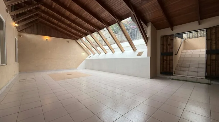 Beautiful House for Sale in a Secure Residential Community, Near Downtown — photo 4