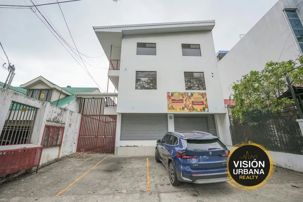 Commercial property on Rohrmoser Boulevard, featuring a 280 sq m lot and a 600 sq m three-story building distributed as follows: