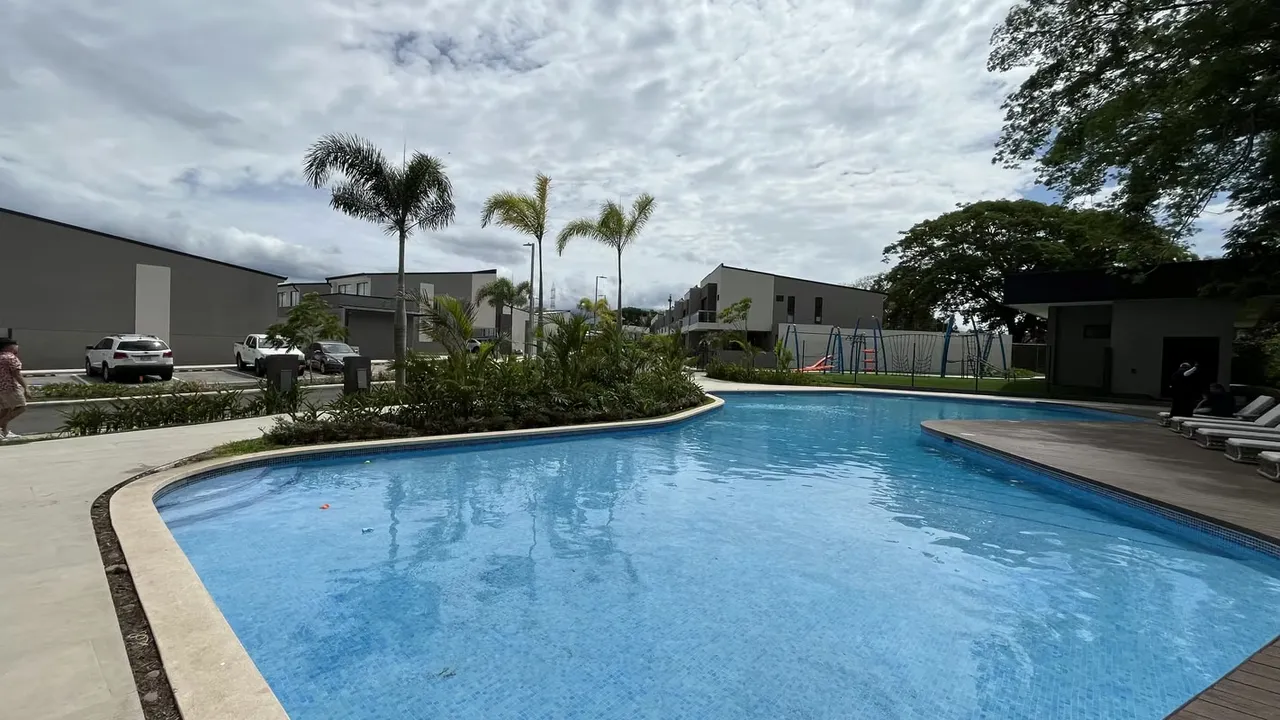 Alquiler en Santa Ana | Casa de 3 habitaciones y amenidades tipo resort