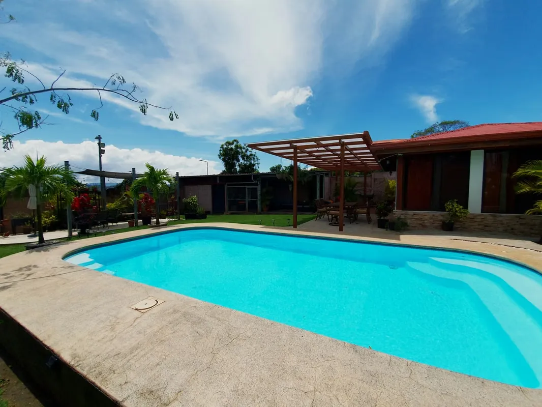 ALQUILER CASA ATENAS — Con piscina grande privada — English Spoken