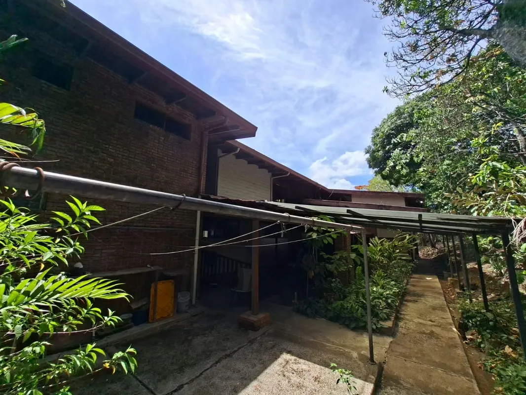 Extensive property of 4988 square meters located in San Rafael de Escazú, a high-value sector in the province of San José. — photo 4