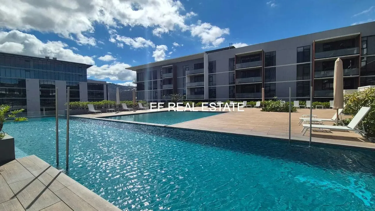 Excellent opportunity to live or invest in one of the most exclusive and listed areas. A modern, safe and comfortable place in one ...