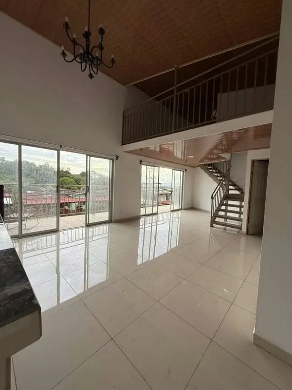 Apartamento con Ático y Terraza en Piedades de Santa Ana - Alquiler Disponible