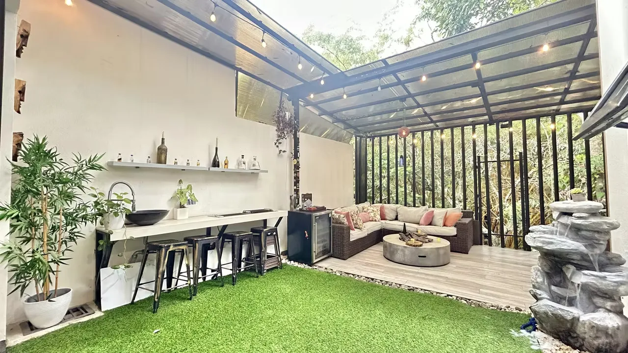 For Sale beautiful townhouse with 3 rooms and 2.5 bathrooms