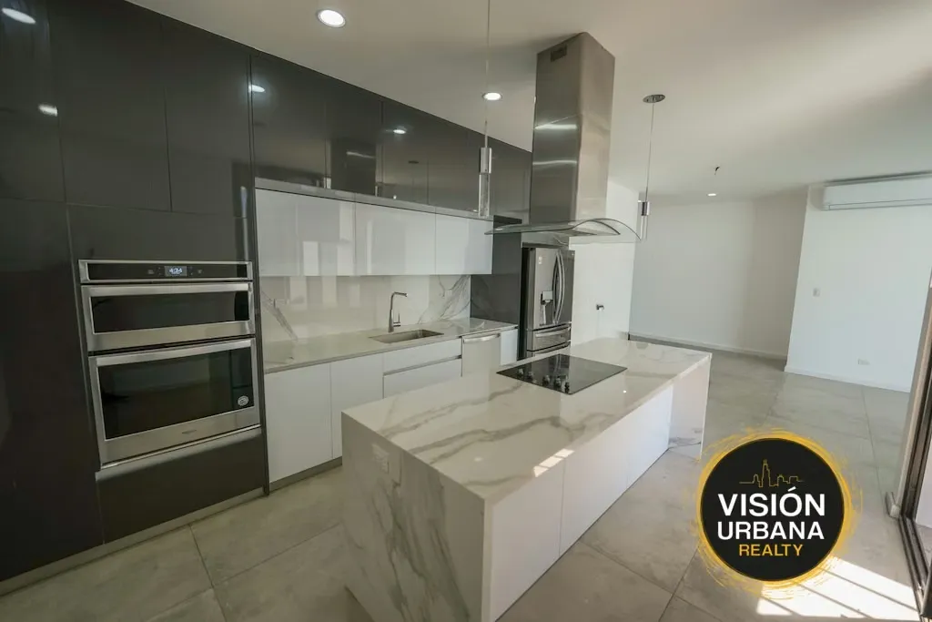Single-level house with a pool located in Pozos de Santa Ana. It has 275 square meters of construction and is distributed as follows: