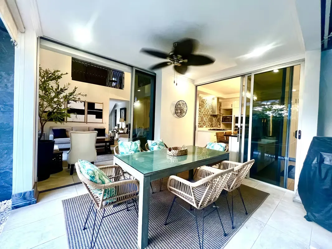 ALQUILER DE CASA EN CONDOMINIO CON AMPLIO JARDIN, SANTA ANA