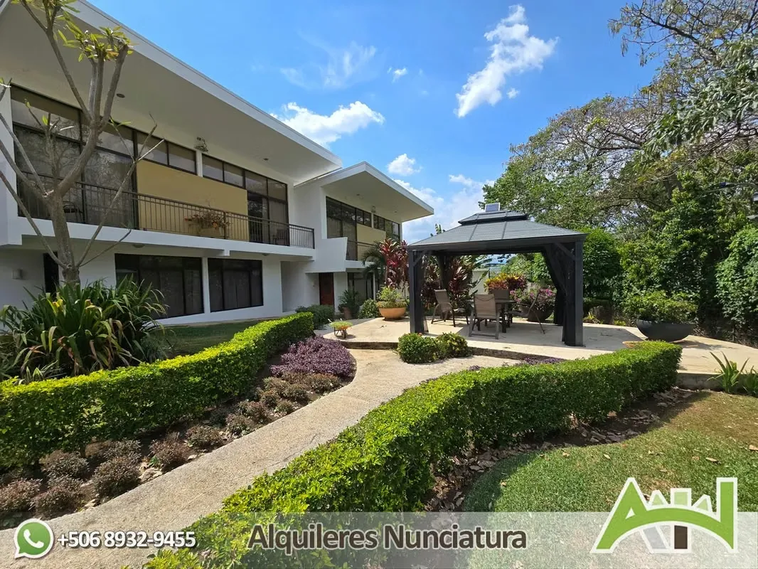 Apartamento Amueblado en Guachipelín de Escazú con AC