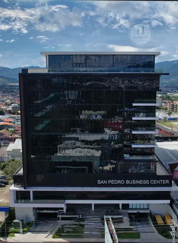 The Torre San Pedro Business Center, located in San Pedro de Montes de Oca, is a class A office building that combines a professional environment with excellent connectivity. Its modern ... — photo 4