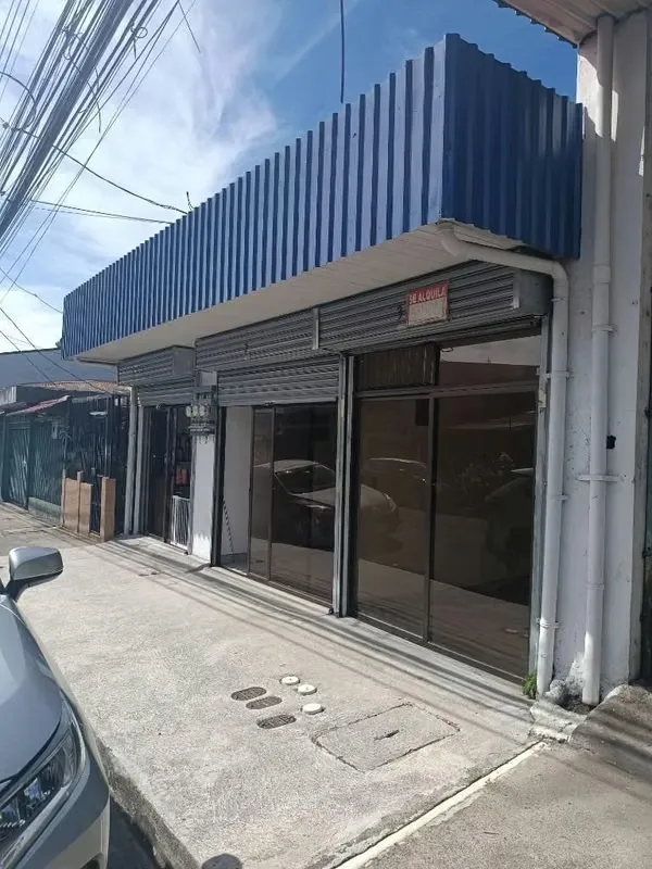 150 metros norte de la entrada principal del HSP, zona de alto tránsito vehicular y de personas se puede parquear al frente — photo 4
