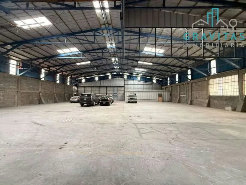 Warehouse in La Uruca, 1000 sq m, zoned for industrial and commercial use.
