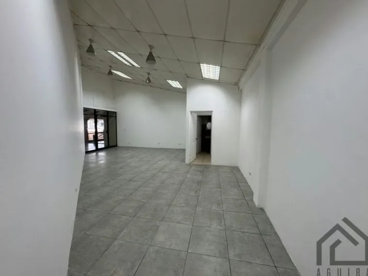 Locales disponible en primer piso y en segundo piso en centro comercial Tres Ríos Calle vieja, Excelente visibilidad parta su negocio ubicación privilegiada, alto flujo de personas y ... — photo 3