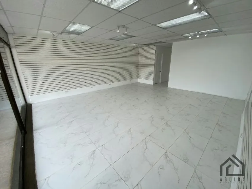 Local disponible en primer piso en centro comercial Tres Ríos medida 54 metros, zona de alta plusvalía, excelente visibilidad, alto flujo de personas y vehículos, es el lugar ideal ...