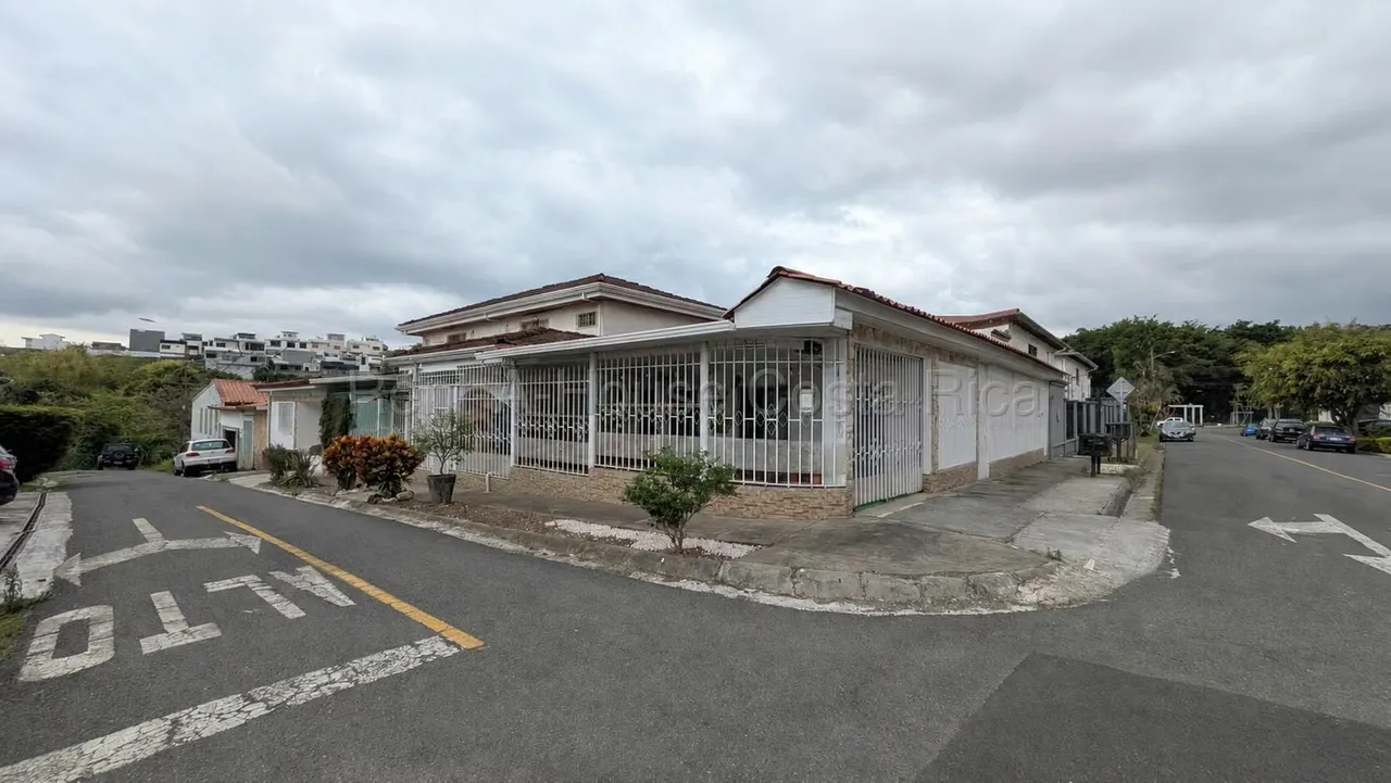 Venta de Propiedad con 6 apartamentos en La Suiza San Rafael Escazú