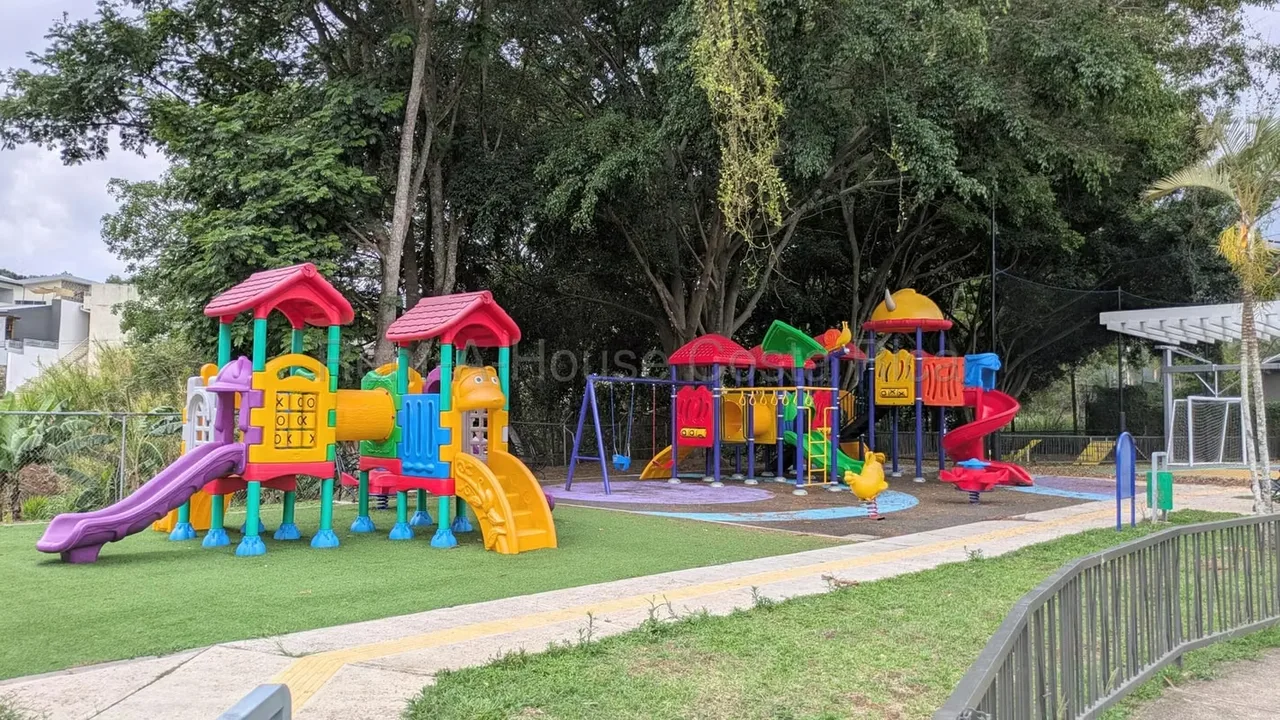 Invierta en una Propiedad con Ingresos Activos y Potencial de Expansión. 702.90 m2 Lote. Ubicada en el exclusivo residencial La Suiza, en San Rafael de San Ramón, esta propiedad ... — photo 2