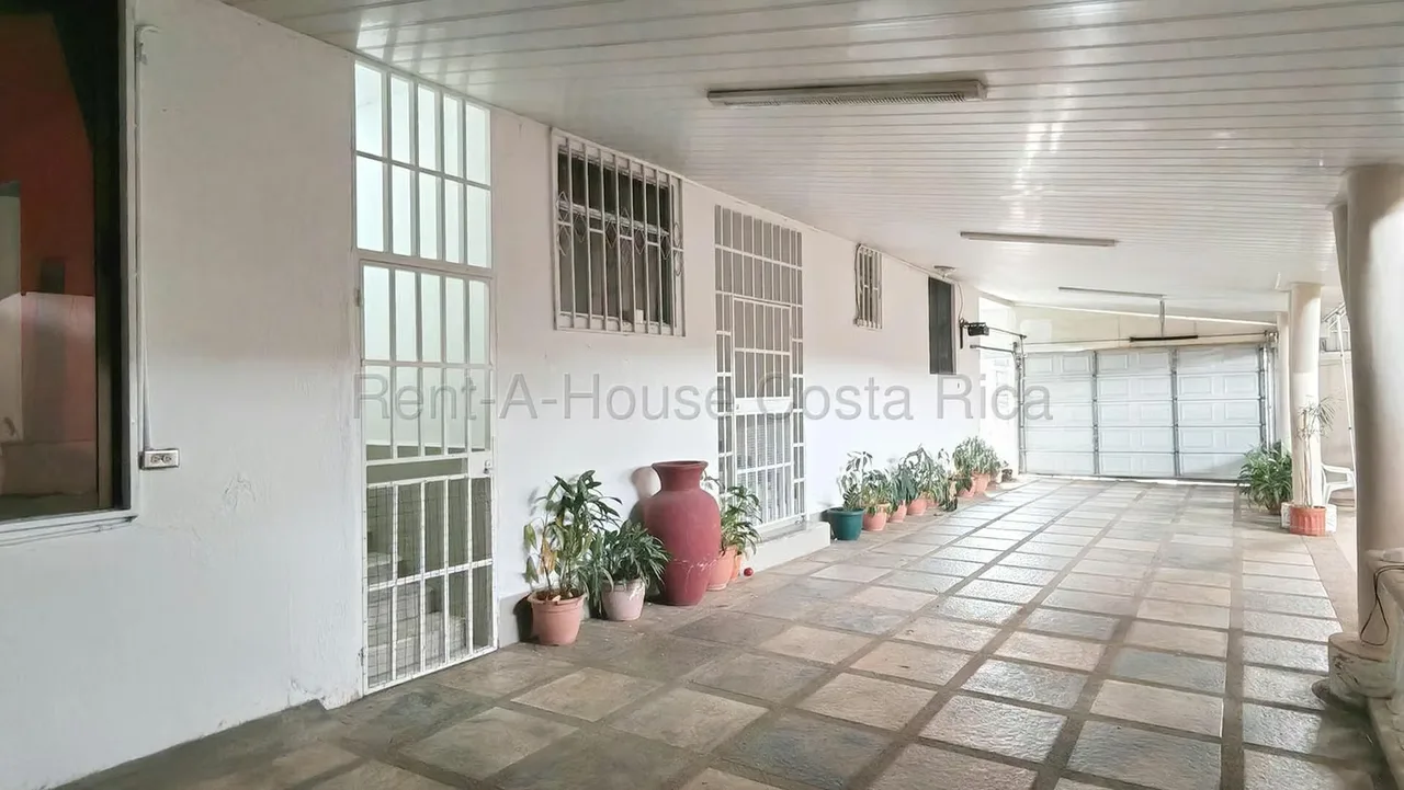 Invierta en una Propiedad con Ingresos Activos y Potencial de Expansión. 702.90 m2 Lote. Ubicada en el exclusivo residencial La Suiza, en San Rafael de San Ramón, esta propiedad ... — photo 5